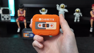 เคส AirPods ลายวีซีซี ป้องกันรอย กันกระแทก สีสันสดใส พร้อมสายคล้องมือ