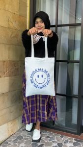 [BISA COD] Tote Bag KPOP Treasure Totebag Korea Resleting Sekolah / Tas Totebag Wanita Terbaru 2022 Resleting