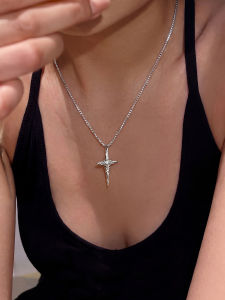 CAFFTI | Silver Rhinestone Star Necklace