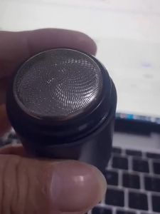 เครื่องโกนหนวดแบบพกพา Douyin หัวโกนแบบลับในตัว ทำให้ใบมีดคมยิ่งขึ้นเมื่อใช้งานช่วยให้โกนได้สะอาดและรวดเร็ว