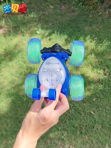 Childrens cool light and music twisting car/remote control car/stunt rolling car/remote control transformation car/holiday gift