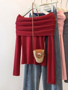 เสื้อสเวตเตอร์ถักแขนยาวไหล่เดียวสีแดง เสื้อชั้นในผู้หญิง แฟชั่นฤดูใบไม้ผลิและฤดูใบไม้ร่วง ดีไซน์เก๋ไก๋ ผู้หญิงสุดฮอต เสื้อชั้นในสีพื้น