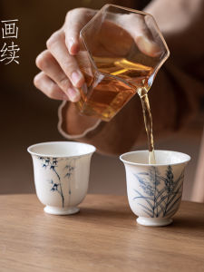 Hand-Painted Chinese Style Blue And White Ceramic Tea Cup Bamboo Owner Cup Gongfu Tea Small Cup for Drinking And Tasting Tea