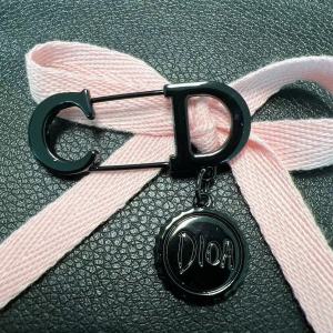 2023 Colorful CD Pendant Brooch Pin Metal Decoration Buckle Fixed Pin Trendy All-Match Top Chest Flower Accessory