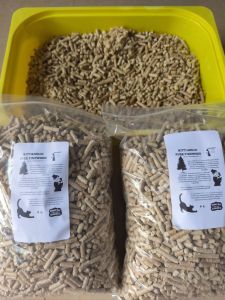 ทรายแมวไม้สน อย่างดี ไม่ใส่ปูนขาว ส่งตรงจากโรงงาน แพ็คคู่ ขนาด 6 ลิตร x 2 ถุง แบรนด์ KITTAHOLIC