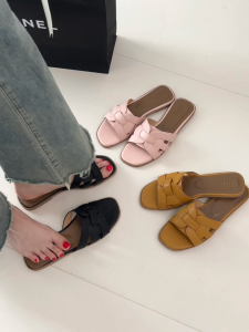 YOTO Womens Summer Resort Flat Sandals French-Inspired Single-Strap Elegant Beach Slides For Women