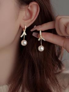 ต่างหูไข่มุกเงินแท้ประดับเพชรสำหรับผู้หญิง ต่างหูแบบมีห่วงคล้องหู ดีไซน์เรขาคณิต เครื่องประดับแฟชั่นที่ทันสมัยและหรูหรา