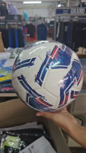 ***ของแท้ส่งไว***Grand sport ฟุตบอล ไฮบริดพลัส ได้รับการรับรองจาก FIFA หนังTPU มีความเงาไม่อุ้มน้ำ แถมเข็มและตาข่ายใส่บอล 331125
