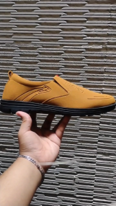 BELI 1 GRATIS 1 - sepatu pantofel pria kekinian - Sepatu Slip On Pria Kasual Lembut Tahan Aus Ringan Nyaman Dan Fleksibel Sepatu Kasual Ala Korea JCOB01