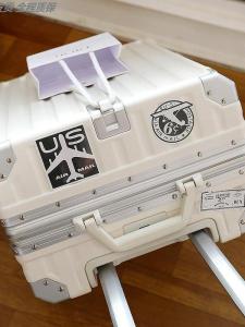 Multi-Functional Aluminum Frame Luggage with Cup Holder Silent Universal Wheels for Men And Women Password Lock Business Travel Bag