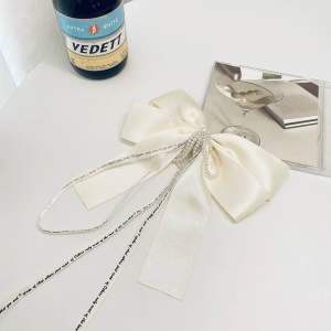 Kẹp tóc nơ ruy băng bản to kẹp tóc bấm lolita nơ vải satin đính sợi tua rua ngọc cho nữ