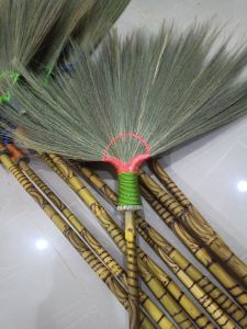 ไม้กวาดดอกหญ้า รุ่น กำตอก ด้ามลาย