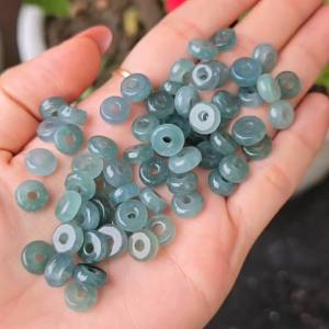 Q2355 Bộ 5 đồng ngũ điếu Lam Ngọc băng trong 2 màu nhạt & đậm sẵn lỗ 2li size 9-10li chị nào cần hàng VIP thì vào mã này nhé ko kén mệnh - Phong Thuỷ TUDO
