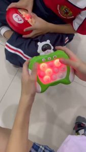 เกมส์กด POP IT พร้อมส่ง ยอดฮิตรุ่นใหม่ เกมส์พกพา สมาธิ เสียง ไฟ ฝึกสมอง ช่วยบรรเทาความเครียด ความกระทบ