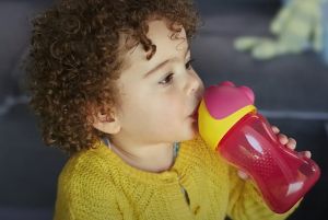 Philips Avent ฟิลิปส์ เอเวนท์ ถ้วยหัดดื่มแบบหลอดขนาด 200 มล. สำหรับเด็ก 9 เดือนขึ้นไป รุ่น SCF796/00