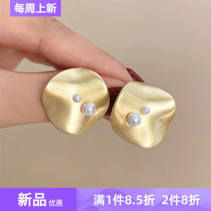 Luxurious Laser Cut Pearl Embedded Wave Edge Metal Ear Cuff Elegant Fashion Jewelry Lightweight Alloy Ear Studs for Women