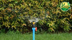 ( 10 อัน ) สปริงเกอร์ ใบทูเวย์ รุ่น LOW COST ให้น้ำเยอะ ชุ่มเร็ว ใบเหลือง โครงโค้งหมุนรอบตัว พร้อม วาล์วหรี่น้ำ สวมท่อ 4 หุน และ 6 หุนSPIRNKLER K FARM