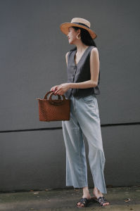 เสื้อกั๊กผ้าลินินทรงเข้ารูปคอวีแขนกุดแบบใหม่ฤดูร้อน 2025 เสื้อผ้าทำงานสำหรับผู้หญิง ชุดทำงาน แฟชั่นสตรีท ลำลอง สีพื้น