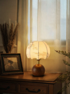 DGY | Creative French Retro Style Decorative Table Lamp for Living Room Study Bedroom Night Light