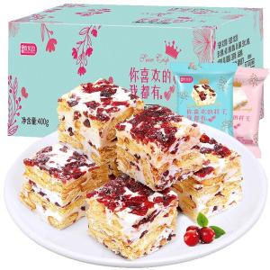 Strawberry Flavored Snowflake Snack Biscuits Leisure Food Candy Treats from Quanzhou Fujian Province Chinese Style Pastries