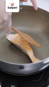 Chảo Inox 316 liền khối 7 lớp phủ chống dính Nano Titanium Shield Kalpen vung kính đáy từ - Hàng chính hãng