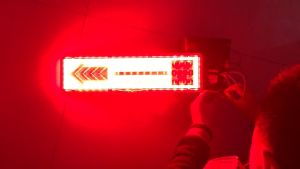 Stoplamp Truk LED Model Panah Balok 24V - 46cm (SEPASANG) - Desain Unik Pencahayaan Optimal!