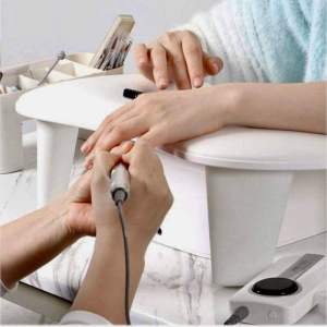 SNRQI หมอนรองมือทำเล็บ หมองรองมือมีขาตั้ง หนังPU นิ่มมาก สามารถสอดเครื่องดูดฝุ่น เครื่องอบได้บางรุ่น ทำเล็บ