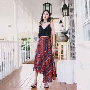 เสื้อกล้ามสายเดี่ยวสีขาวใส่ไปริมทะเลในวันหยุดสำหรับผู้หญิงเสื้อตัวในตัวสั้นคอวีสีดำใส่ด้านนอกเซ็กซี่แมทช์ลุคง่ายใส่ด้านในสำหรับฤดูร้อน