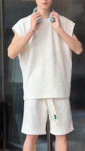 ชุดเสื้อยืดแขนกุดชุดเสื้อกั๊กแขนสั้น + กางเกงขาสั้นสองชิ้นใหม่ของผู้ชายชาวอเมริกัน