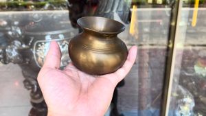 Ống Nhổ Bã Trầu Bằng Đồng Đúc