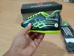 KIDZTUBS: Paket Komplit Sepatu Futsal Anak Usia 6-10 Tahun