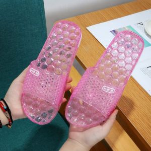รองเท้าแตะคริสตัลใสสำหรับผู้หญิงรองเท้าแตะพลาสติก PVC พื้นแบนกันลื่นระงับกลิ่นใส่ในบ้านใส่ช่วงฤดูร้อนสำหรับใส่ในห้องอาบน้ำ