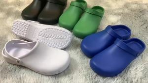 Giày Làm Việc Màu Đen Đế EVA Chống Trơn Trượt Thiết Kế Dễ Mang Đế Có Vân Lốp Tăng Cường Độ Bám Thích Hợp Cho Y Tá Đầu Bếp Và Sử Dụng Văn Phòng.