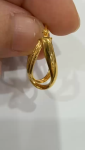Poh Heng Jewellery 22K Oval Loop Huggie Earrings in Yellow Gold[Price By Weight]