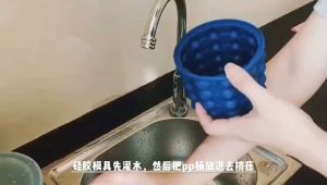 YELLOW SHOP Cool Companion: Portable Silicone Ice Cube Mold for Frozen Beverage Bliss