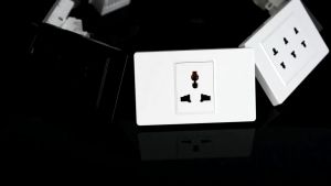 ổ cắm ổ cắm usb ổ cắm 6 lỗ ổ cắm màu trắng tấm nhựa