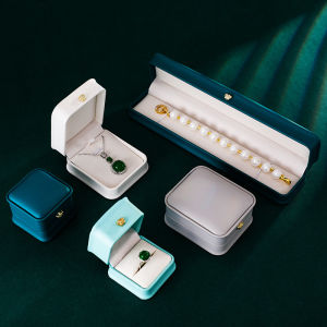 Hộp Đựng Trang Sức Cao Cấp Spot Crown Buckle - Hộp Đựng Bằng Da Cho Nhẫn Dây Chuyền Vòng Tay - Hộp Trưng Bày Trang Sức Bằng Da Giả