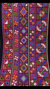 Akha ลายปักอาข่าด้วยจักร สีสดกับสีบูด กระเป๋า เสื้อ กระโปรง ผ้ากว้าง 7.8 นิ้ว ตัดแบ่งขาย= เมตร ลายปักละเอียด ลายไม่ช้ำใคร โดดเด่นคุณภาพดี