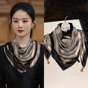 Khăn Choàng Lụa Satin Mới 2025 Cho Nữ Xuân Thu Khóa Từ Tròn Trang Trí Tam Giác Khăn Choàng Cổ Đa Năng Họa Tiết Hoa