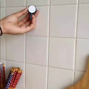 8pcs plastic adhesive hooks portable self-adhesive wall hanging hooks Random Color