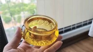 Bát Tụ Bảo Lưu Ly. Hũ Đựng Thỏi Vàng Kim Nguyên Bảo Tài Lộc Linh Ứng. Có 2 Loại Kích Thước 6cm và 9cm. Loại 6m dùng được cho 50 thỏi vàng Mini loại 9cm dùng được cho 100-150 thỏi vàng Mini