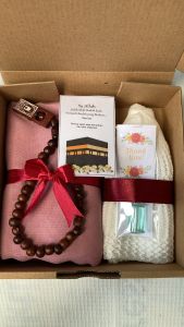 Souvenir Hempers Haji dan Umroh Oleh Oleh Hijab Bella Square Peci Tasbih Parfum Hadiah Bingkisan Murah