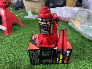 Kích thuỷ lực ô tô loại 2 tấn của thương hiệu Hitman