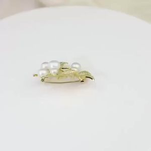 Luxury Zircon Tulip Flower Pearl Brooches For Women Fashion Crystal Floral Leaf Lapel Pins Banquet Patry Clothes Corsage Jewelry