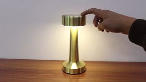 โคมไฟ อาหาร ตั้งโต๊ะ โคมไฟ LED มินิมอล ตกแต่งห้อง โคมไฟคาเฟ่ (ชาร์) ผู้ชาย ราคาล่าสุด