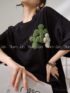PlumJan | Áo Thun Form Rộng Trang Trí Hoa Văn Móc