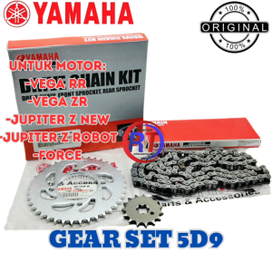 5D9 GEAR SET + RANTAI ORIGINAL YAMAHA KUALITAS ASLI UNTUK MOTOR UNTUK MOTOR VEGA R NEW VEGA ZR ASLI.