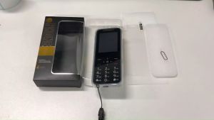 SOYES A6 Mini 2G โทรศัพท์มือถือ 2.4 นิ้ว MP3 Bluetooth 1200mAh ไฟฉายแป้นพิมพ์ภาษาอังกฤษโทรศัพท์มือถือ Super Fashion