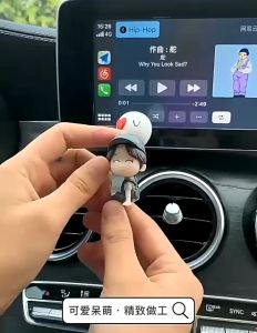 【COD】Lovely Kiss Couple Dolls Car Accessories Car Decoration Eid Mubarak Cute Cartoon Couples Action Figure Figurines Balloon Ornament Auto Interior Dashboard for girls gift