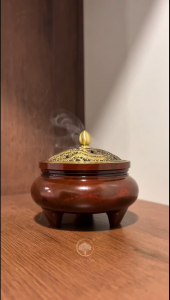 Lư Xông Trầm Hương Đồng Đặc Nguyên Khối - Đỏ Bích Sa In Vân Mây - Thanh Nhã - Sang Trọng